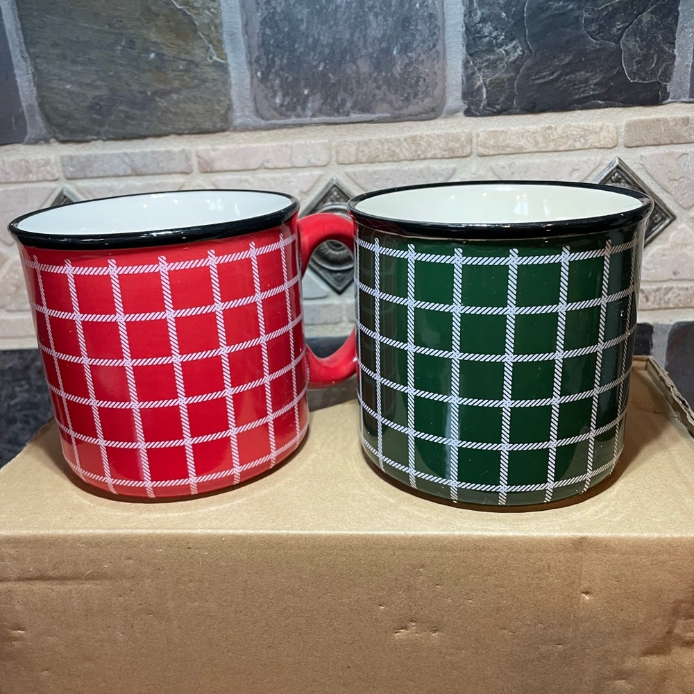 New Hallmark mug set of two ceramic mugs one red and one green original box